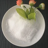 Kryštály dusičnanu vápenatého